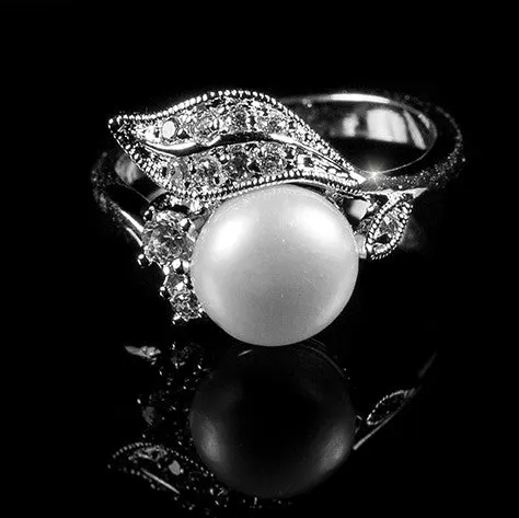 Holly Classic Freshwater Pearl Ring | 0.8ct