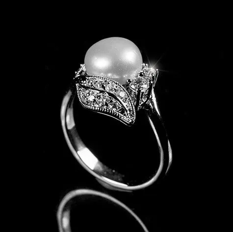 Holly Classic Freshwater Pearl Ring | 0.8ct