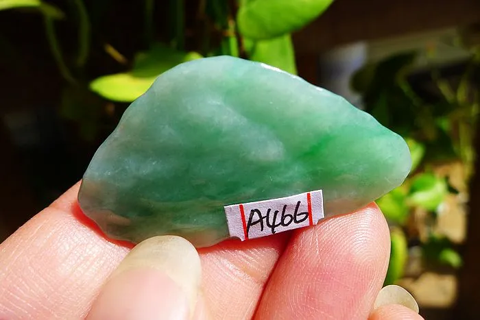 Natural Jade Rough Jadeite Raw (10.5g,4.2X2.2X0.8cm)