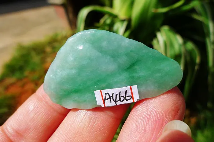 Natural Jade Rough Jadeite Raw (10.5g,4.2X2.2X0.8cm)