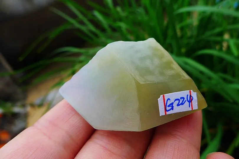 Natural Jade Rough Jadeite Raw (25g,3.8X2.4X1.5cm)