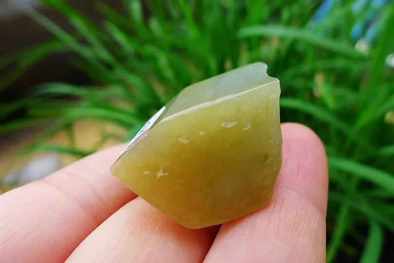 Natural Jade Rough Jadeite Raw (25g,3.8X2.4X1.5cm)