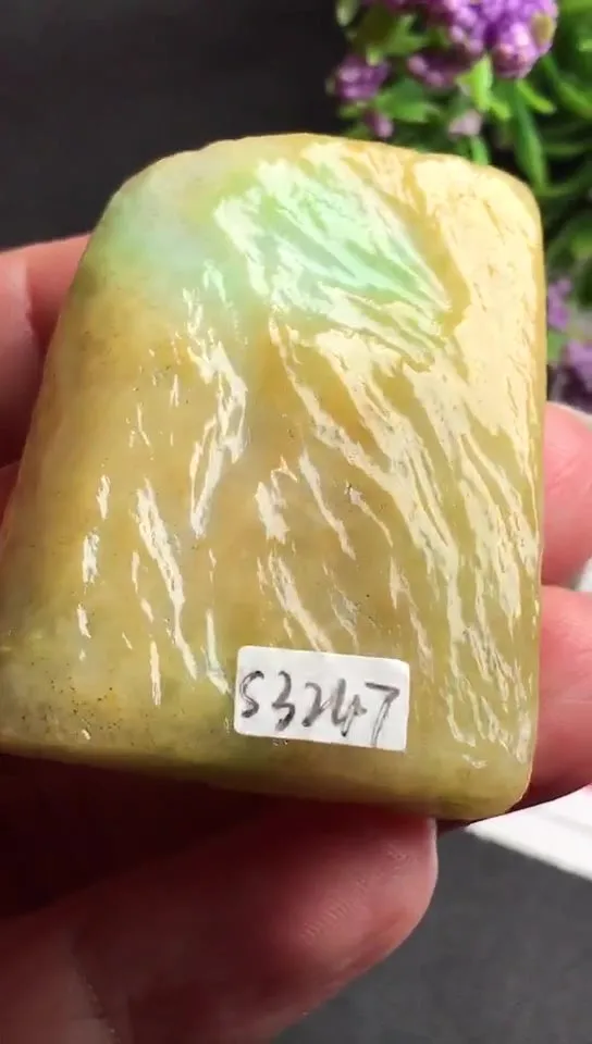 Natural Jade Rough Jadeite Raw (4.1x3.3X1.0cm)-S3247