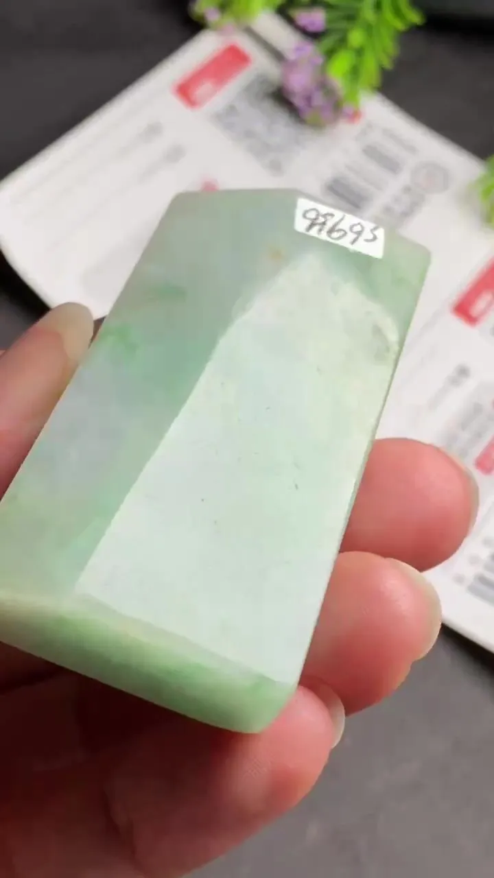 Natural Jade Rough Jadeite Raw (5.9X2.9X1.28cm)-S6956