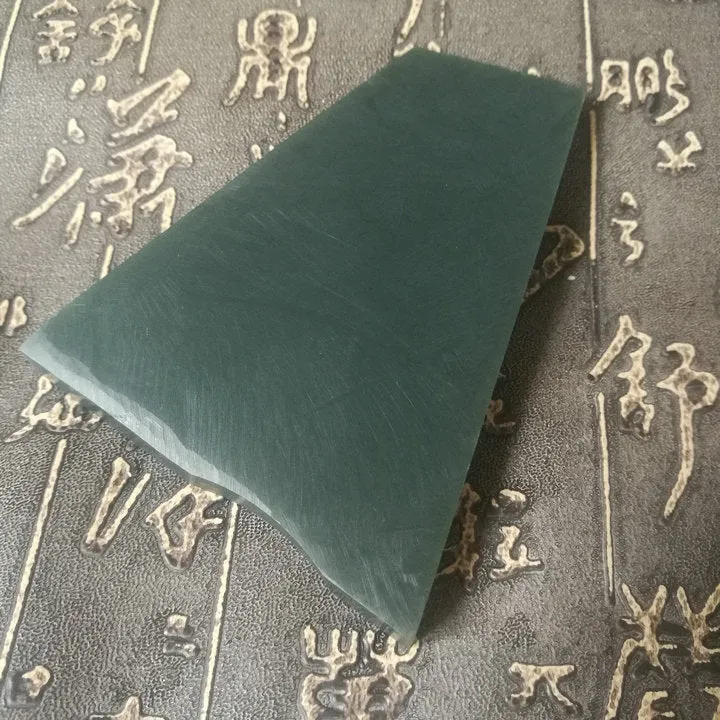 Natural Kunlun Jade Rough Nephrite Raw (110g, 8X6.8X0.9cm)