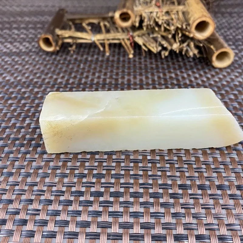 Natural Kunlun Jade Rough Nephrite Raw (110g,9.5X2.1X2.0cm)