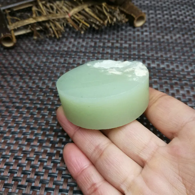 Natural Kunlun Jade Rough Nephrite Raw (115g, 5.3X1.5cm)