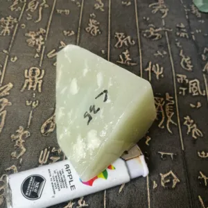 Natural Kunlun Jade Rough Nephrite Raw (261g, 9X4X4cm)