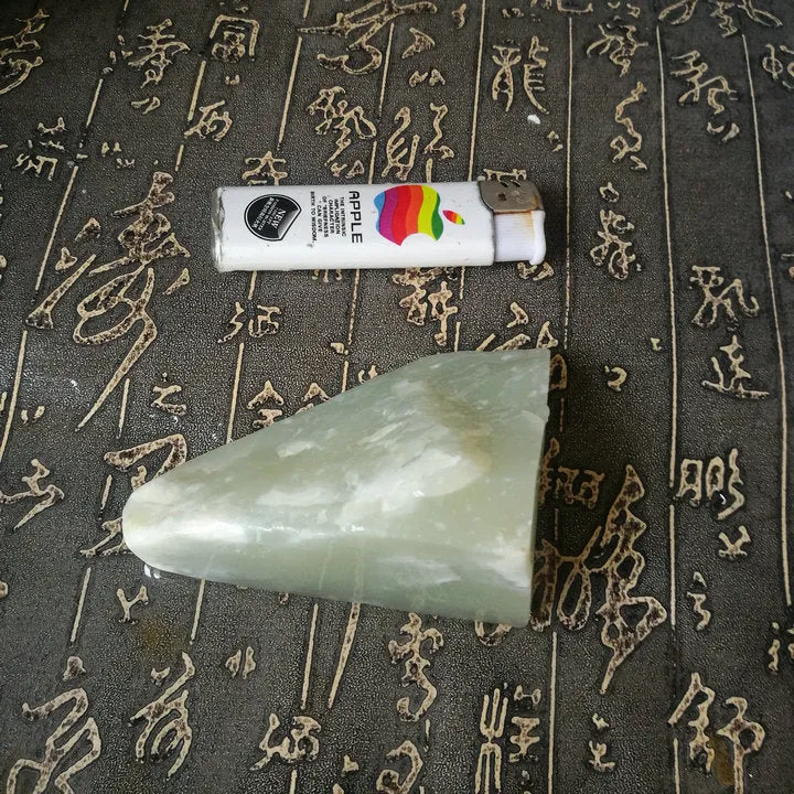 Natural Kunlun Jade Rough Nephrite Raw (261g, 9X4X4cm)