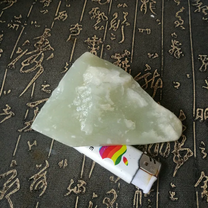 Natural Kunlun Jade Rough Nephrite Raw (261g, 9X4X4cm)