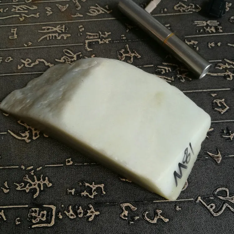 Natural Kunlun Jade Rough Nephrite Raw (603g, 14X7X4cm)