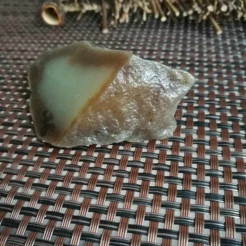 Natural Kunlun Jade Rough Nephrite Raw (89g, 6X3.7X2.5cm)