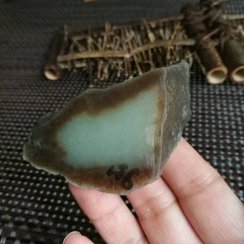 Natural Kunlun Jade Rough Nephrite Raw (89g, 6X3.7X2.5cm)