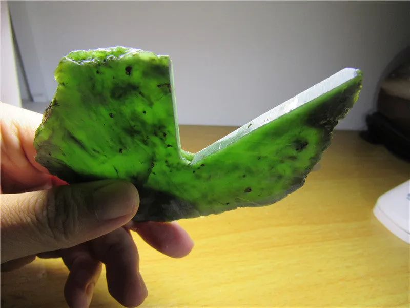 Natural Siberian Jade Rough Russia nephrite Raw (65.65g, 107X82X4.5mm)